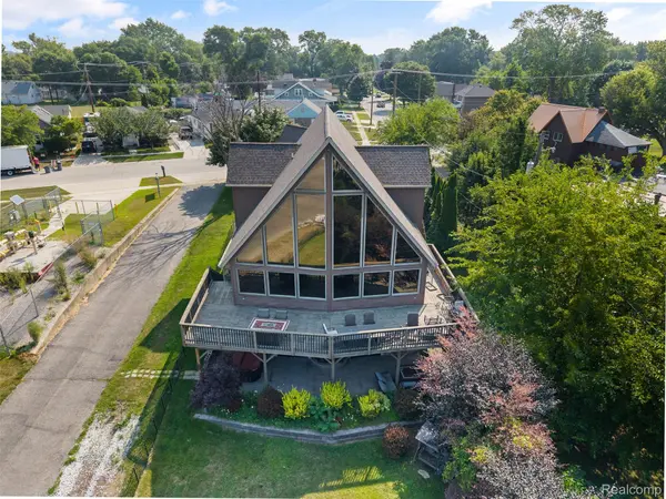 1907 Riverside DR, Port Huron, MI 48060