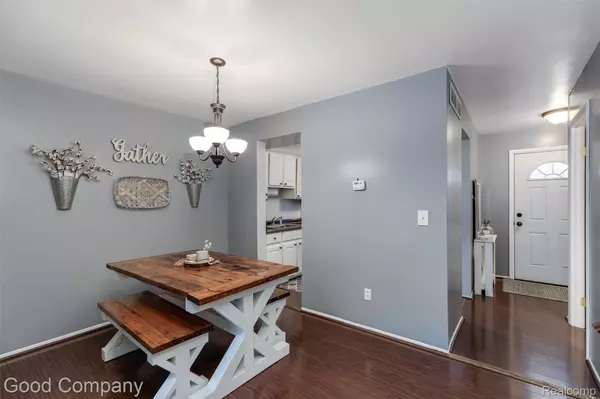 Northville, MI 48167,42146 Farragut CT