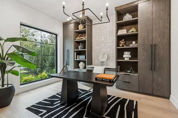 Dallas, TX 75209,7707 Robin Road