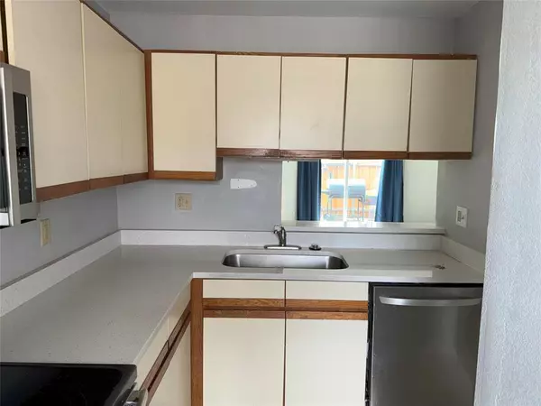 Denton, TX 76201,732 W Collins Street