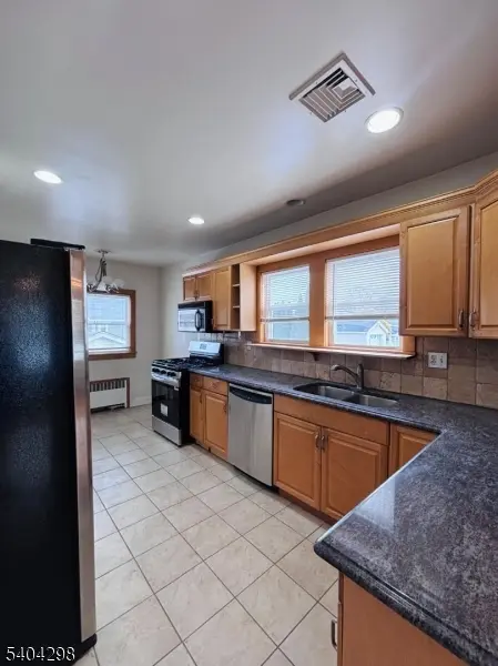 52 Hobart Pl, Totowa Boro, NJ 07512