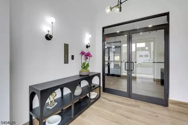 Lyndhurst Twp., NJ 07071,255 Ridge Rd #205