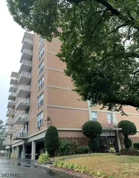 704-712 N Broad St 2E #E, Elizabeth City, NJ 07208