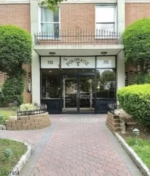 704-712 N Broad St. 8D #D, Elizabeth City, NJ 07208