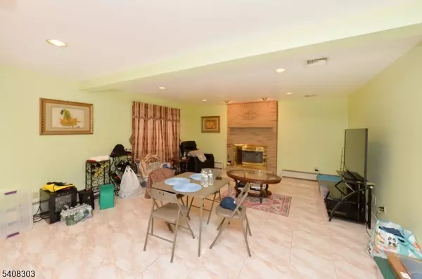 Hawthorne Boro, NJ 07506,121 Frederick Ave #2