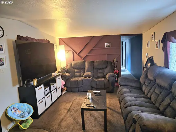 1817 VINE ST, Sweet Home, OR 97386