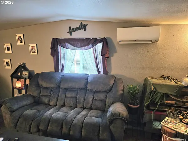 1817 VINE ST, Sweet Home, OR 97386