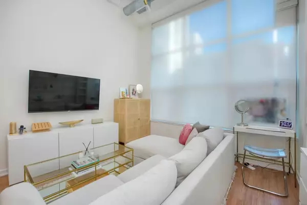 Toronto C08, ON M5B 2S1,135 Dalhousie ST #303