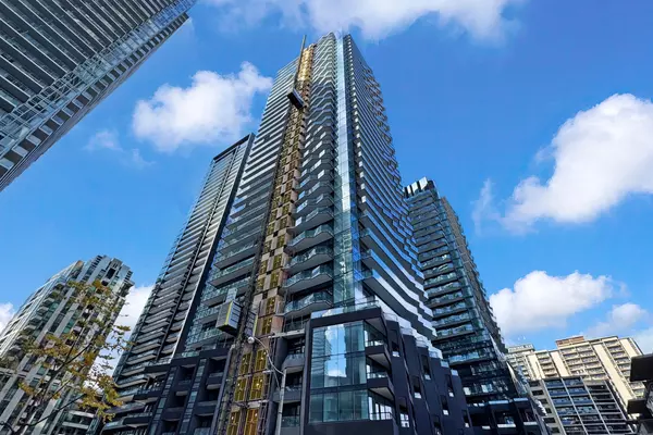 Toronto C10, ON M4P 1V7,110 Broadway AVE #2407S