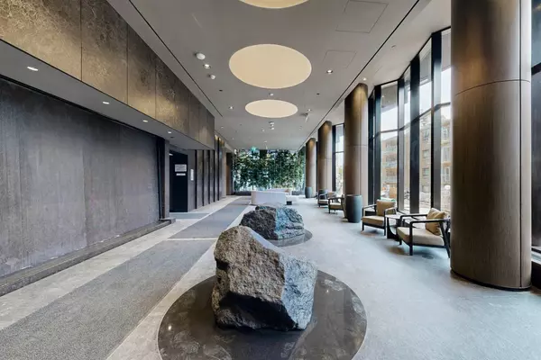 Toronto C10, ON M4P 1V7,110 Broadway AVE #2407S