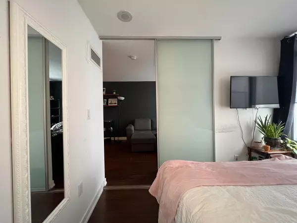 Toronto C01, ON M5V 3Y9,4K Spadina AVE #1916