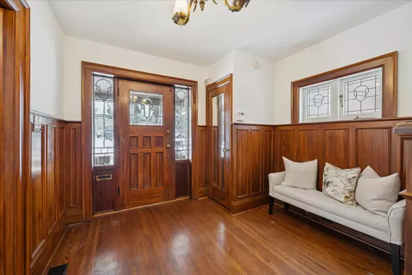 Toronto C04, ON M5M 2T4,77 Joicey BLVD