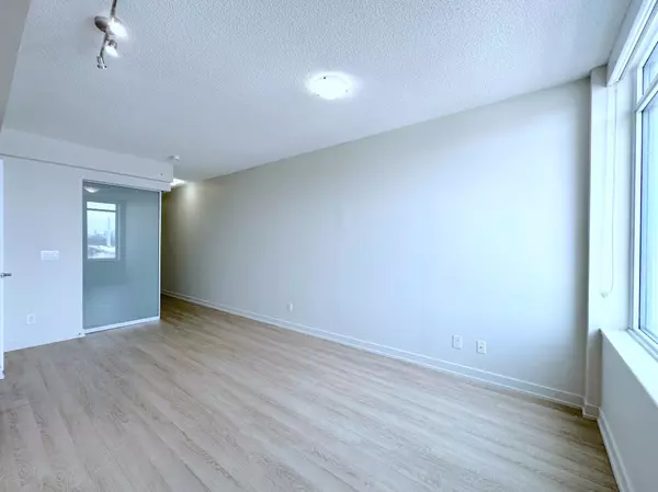 Toronto E02, ON M4E 2J4,763 Woodbine AVE #403