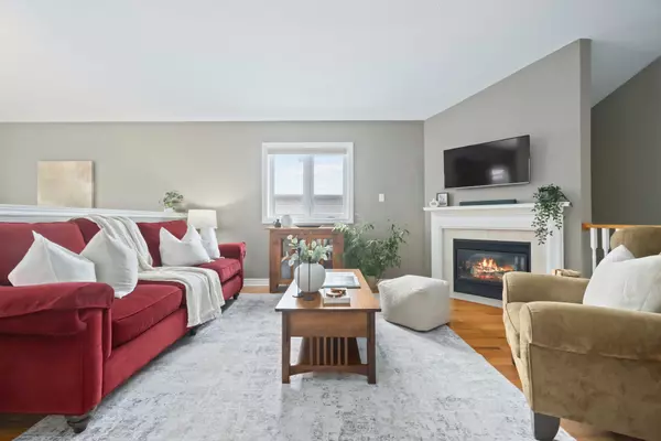 Whitby, ON L1R 3C8,7 Lady May DR