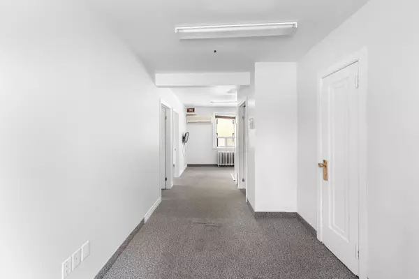 Toronto E04, ON M1R 1P8,1641 Victoria Pk AVE