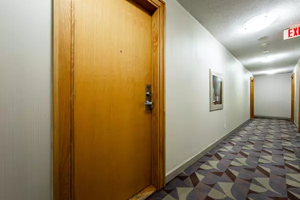 Toronto E09, ON M1H 0A1,68 Grangeway AVE #909