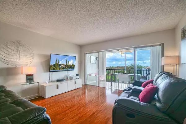 Lauderhill, FL 33319,3930 Inverrary Blvd #703-D