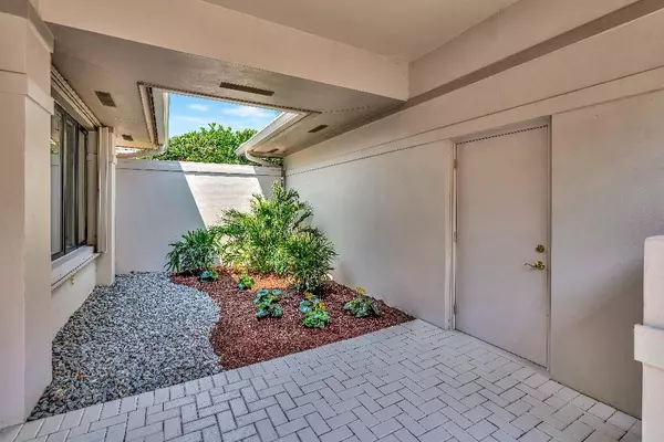 Stuart, FL 34997,6102 SE Oakmont Pl