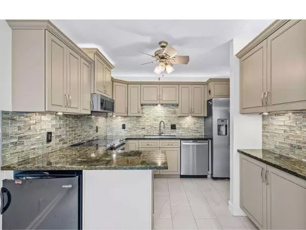 Lake Worth, FL 33467,5270 Fountains Dr #102