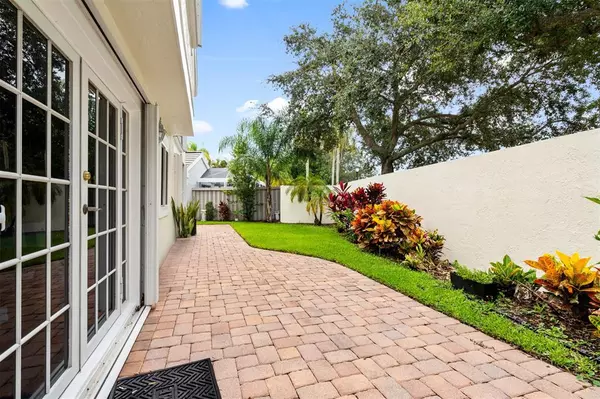 Palm Beach Gardens, FL 33418,8 Governors Ct