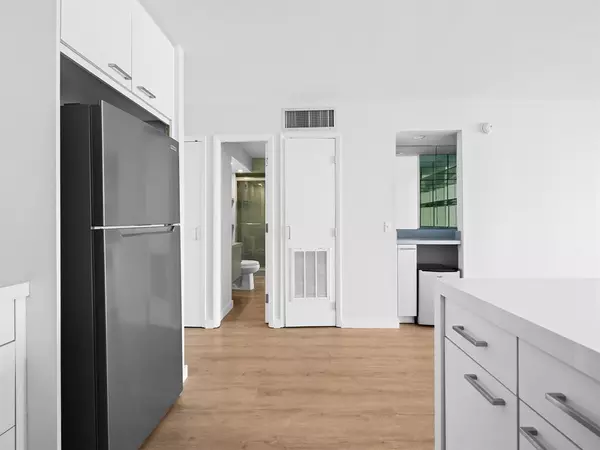 Miami Beach, FL 33139,5 Island Ave #12B