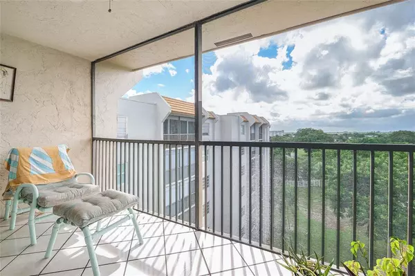 Lauderhill, FL 33319,3910 Inverrary Blvd #805-B