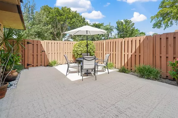 Cooper City, FL 33026-3649,2522 Camelot Ct