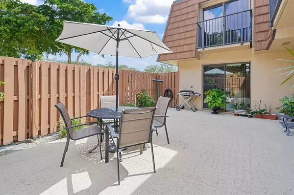 Cooper City, FL 33026-3649,2522 Camelot Ct