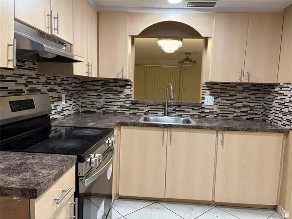 Hollywood, FL 33020,2831 Pierce St #100