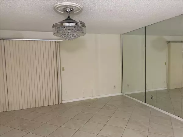 Hollywood, FL 33020,2831 Pierce St #100