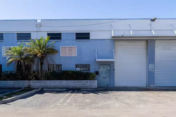 8285 NW 64th St ##5, Miami, FL 33166