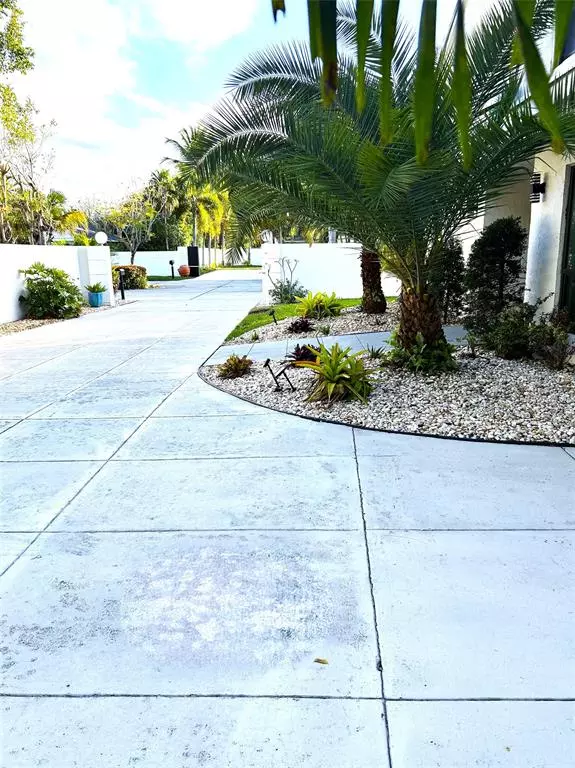 Plantation, FL 33324,7831 NW 4th St