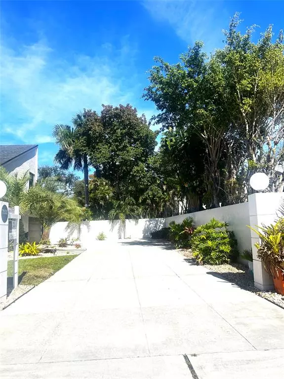 Plantation, FL 33324,7831 NW 4th St