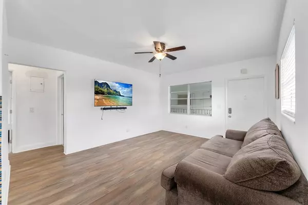 Pembroke Pines, FL 33024,7401 Pines Blvd #201