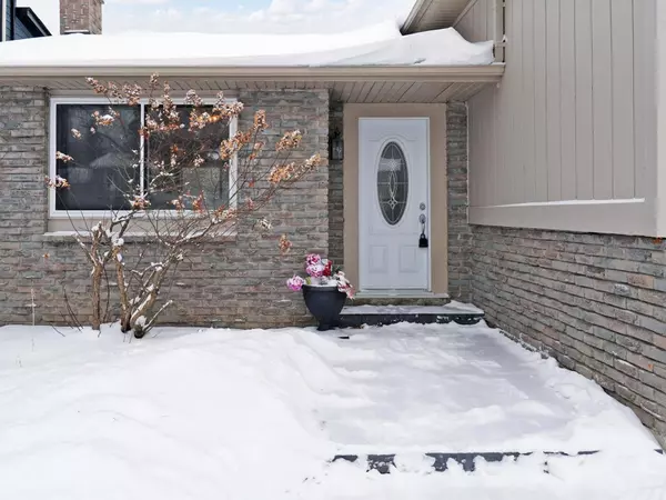 Newmarket, ON L3Y 3C7,840 Magnolia AVE