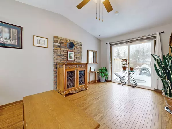 Newmarket, ON L3Y 3C7,840 Magnolia AVE