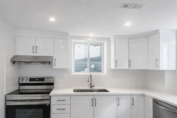 Innisfil, ON L0L 1W0,1038 Hardy WAY #Lower