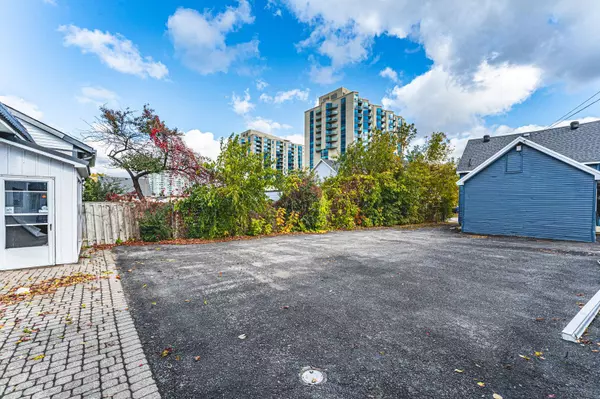 Barrie, ON L4N 3A4,48 Ellen ST #2