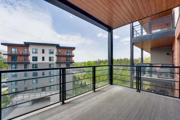 Barrie, ON L9J 0H3,302 ESSA RD #403