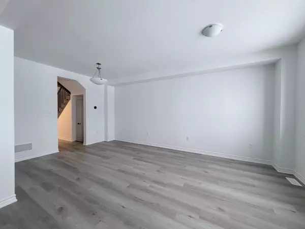 Barrie, ON L9J 0B7,94 Vinewood CRES