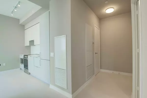 Mississauga, ON L5B 0M4,3883 Quartz RD #1904