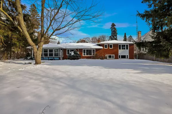 272 Pinehurst DR, Oakville, ON L6J 4X3