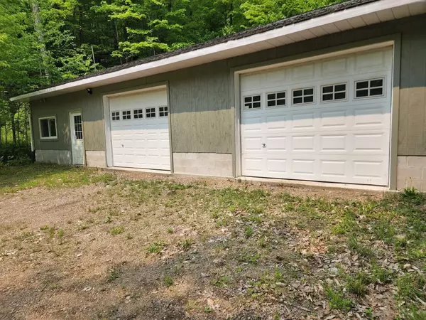 Lake Of Bays, ON P0A 1H0,1028 Ronville RD