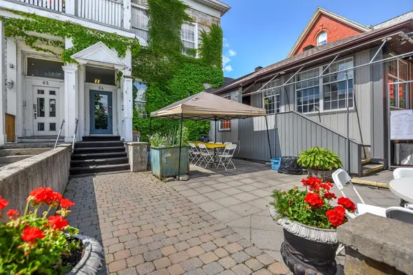 Brockville, ON K6V 1B3,64 King ST E