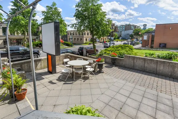 64 King ST E, Brockville, ON K6V 1B3