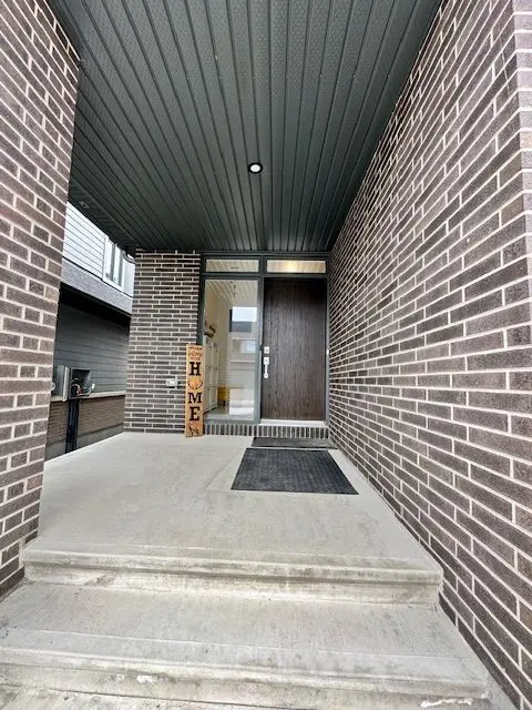 Barrhaven, ON K2J 6S2,26 Stanhope CT