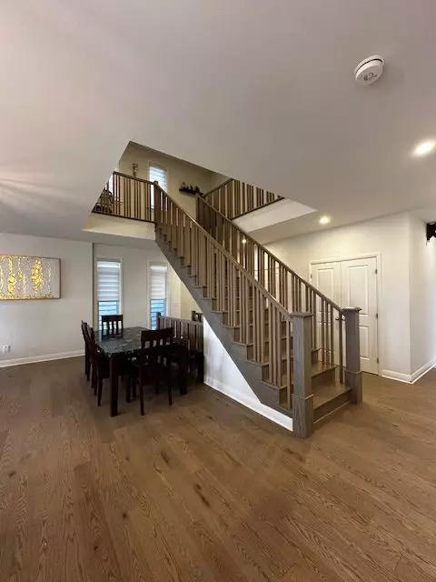 Barrhaven, ON K2J 6S2,26 Stanhope CT