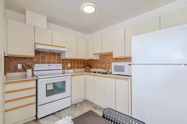 Kanata, ON K2L 3V2,104 Mcdermot CT #8