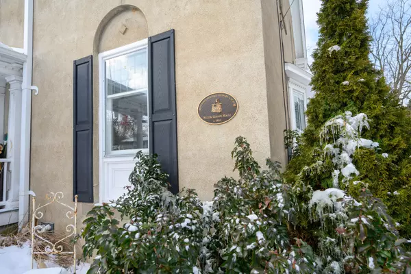 Grimsby, ON L3M 3C4,14 ROBINSON ST S