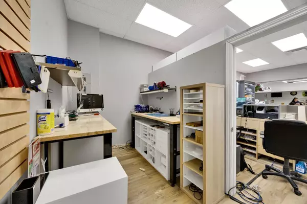 London East, ON N5Y 4W5,1299 Oxford ST E #40E